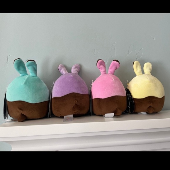 Chocolate bunnies squishmallow - Picture 4 of 9